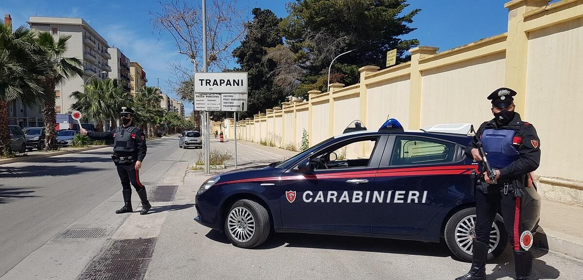 Trapani: Non Si Ferma All’alt Con Uno Scooter Rubato E Investe Un ...