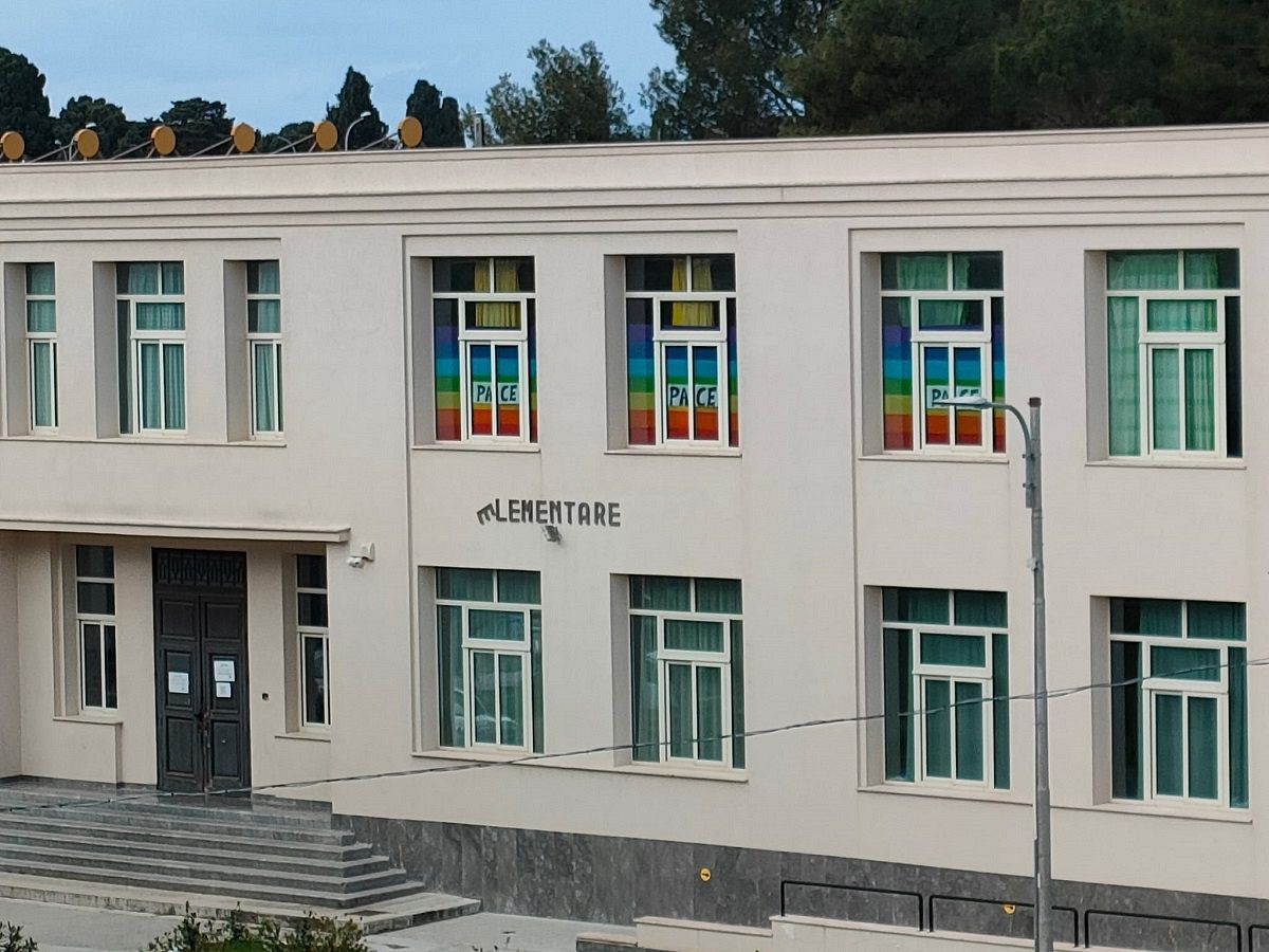 Dalla scuola di Piazza Dante Alighieri un messaggio di pace