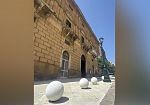 sambuca-di-sicilia-completata-linstallazione-delle-sfere-in-perlato-di-sicilia-lungo-il-corso-umberto-i