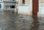 Trapani, un'ora di pioggia mette in difficoltà il centro storico: allagamenti e traffico rallentato