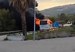 ​Paura sulla Statale 188: pullman di linea in fiamme tra Gibellina e Salemi