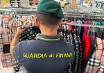 ​Sequestrati 4.400 capi di abbigliamento contraffatti, denunciato grossista nel Catanese