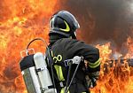 Auto in fiamme nella Galleria Segesta