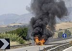 ​Camion in fiamme sulla A29 tra Fulgatore e Dattilo, traffico in tilt e anche contromano