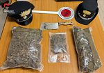  Nasconde oltre un chilo di marijuana in casa mentre è ai domiciliari: arrestato uomo a Campobello