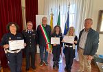 Il Sindaco Lentini consegna un pubblico encomio a tre agenti della polizia locale 