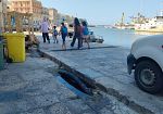 Mazara, piazzetta scalo: cavo scoperto davanti all'asta del pesce