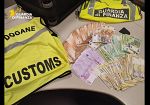 ​Scoperti 525 mila euro nascosti tra bagagli e vestiti all'aeroporto di Punta Raisi