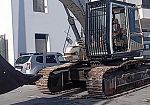 I pescatori di Marinella bloccano i lavori di rimozione delle alghe al porticciolo