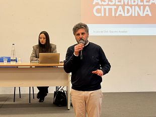 petrosino-sala-gremita-al-polivalente-per-lassemblea-pubblica-con-il-sindaco-anastasi