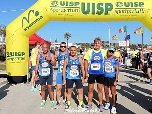 marsala-doc-protagonista-tre-atleti-al-traguardo-della-mitica-100-km-del-passatore