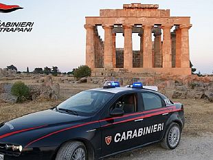 castelvetrano/castelvetrano-un-uomo-sorpreso-con-unascia-e-un-coltello-denunciato