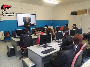valderice-i-carabinieri-incontrano-i-ragazzi-della-scuola-sciascia-bufalino