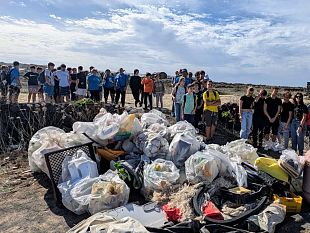 settimana-della-terra-gli-studenti-di-pantelleria-ripuliscono-larea-di-punta-sideri-arenella