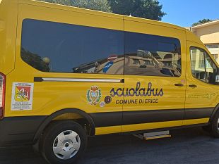 erice-consegnato-al-comune-il-nuovo-scuolabus-elettrico-per-il-trasporto-scolastico