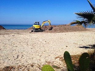 tonnarella-via-alla-rimozione-della-posidonia-il-punto-sulla-vicenda-lidi
