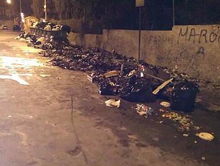 mazara-in-zona-stadio-cassonetti-bruciati-situazione-critica