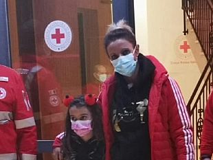 raccolta-di-alimenti-per-le-famiglie-bisognose-di-un-gruppo-di-allieve-capitanate-da-cristina-mistretta