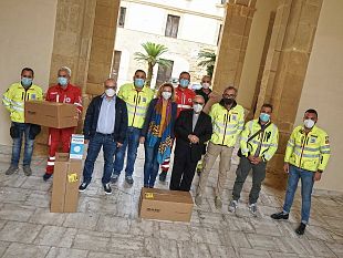 la-diocesi-di-mazara-dona-1-900-mascherine-ffp2-a-118-sicilia-e-alla-croce-rossa-di-castelvetrano