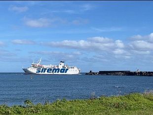 pantelleria-traghetto-laurana-in-servizio-sulla-tratta-trapanipantelleria