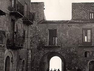 notti-di-bcsicilia-gela-segreta-visita-guidata-alla-citta-murata-federiciana