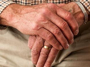 palermo-finti-poliziotti-colpiscono-ancora-anziana-derubata-in-casa