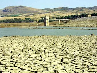 emergenza-idrica-i-sindaci-del-trapanese-si-mobilitano-davanti-a-palazzo-dorleans