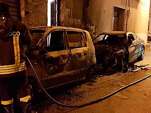 video-mazara-matrice-dolosa-per-l-incendio-di-2-auto-in-via-volta
