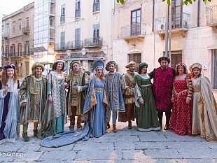 una-delegazione-del-corteo-storico-ospite-donore-a-carini