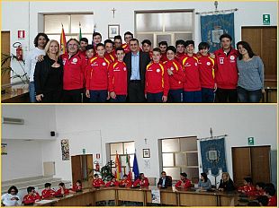 il-sindaco-riceve-la-squadra-di-pallamano-a-s-d-il-giovinetto-under-14-domenica-la-finale-del-campionato-regionale-al-palasport-di-petrosino