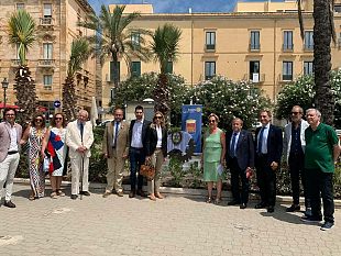 rotary-club-di-trapani-donate-alla-citta-sette-nuove-palme-in-piazza-garibaldi