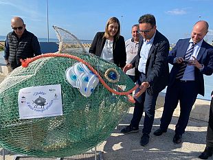 ciruzzo-il-pesce-mangiaplastica-approda-a-mazara