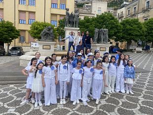 il-coro-doremi-conquista-il-primato-un-trionfo-di-voci-e-passione-a-calascibetta