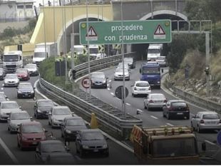 caos-sulla-a29-maxi-scontro-tra-camion-e-auto-allaltezza-di-isola-delle-femmine