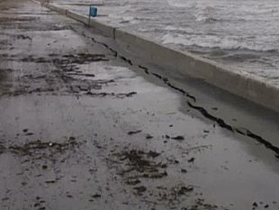 mazara-per-il-maltempo-cede-un-tratto-di-strada-del-lungomare-fata-morgana
