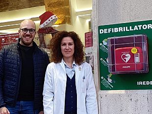 castelvetrano-ci-sta-a-cuore-la-famiglia-radosta-chinzi-dona-un-defibrillatore-alla-comunita