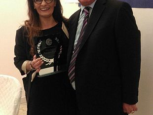 trapani-cettina-montalto-riceve-il-premio-regionale-c-s-a-in-salvatore-cottone