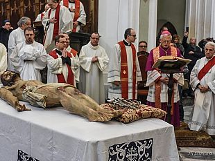 processione-dei-misteri-domani-il-rito-della-discesa-dalla-croce