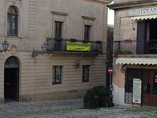ericeverita-per-giulio-regeni-esposto-striscione-al-palazzo-comunale
