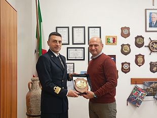 incontro-tra-la-capitaneria-di-porto-di-mazara-e-il-cnr-ias-insieme-per-un-mare-migliore