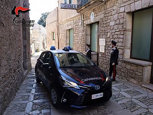 trapani/erice-riconsegnato-ad-un-turista-borsello-con-oltre-mille-euro-allinterno
