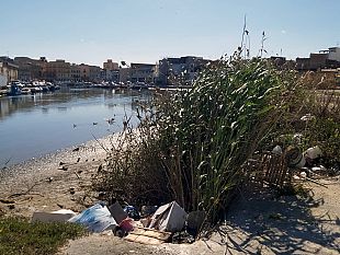 mazara-il-degrado-della-banchina-ovest-del-porto-canale