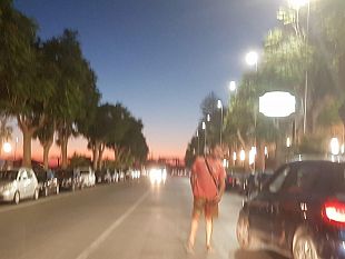 mazara-lungomare-mazzini-posteggiatori-abusivi-sempre-piu-visibili-grazie-alla-nuova-illuminazione-e-attivi-forse-gestiti-da-un-organizzazione