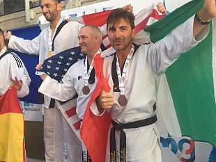 taekwondo-bronzo-agli-internazionali-di-torino-per-tony-maggio
