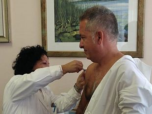 asp-di-trapani-il-direttore-generale-si-vaccina-e-apre-la-campagna-antinfluenzale-2019-2020
