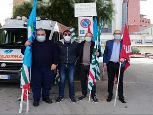 tutelare-chi-ci-cura-e-un-dovere-presidio-presso-lospedale-di-marsala-dei-sindacati-cgil-cisl-e-uil