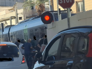 mazara-ancora-ostaggio-dei-passaggi-a-livello-barriere-chiuse-per-qualche-ora-a-causa-di-un-guasto