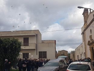 lultimo-saluto-di-borgata-costiera-allo-sfortunato-paolo-perrone