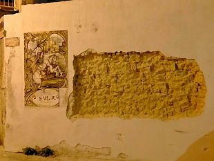 mazara-scoperto-il-mistero-del-pannello-in-ceramica-asportato-in-via-santa-teresa