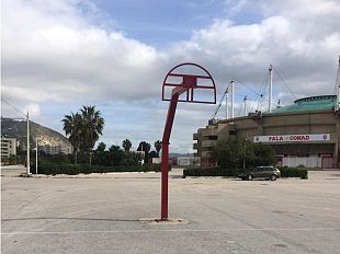 il-lions-club-dona-due-canestri-al-campetto-di-piazzale-ilio-il-plauso-di-diventera-bellissima